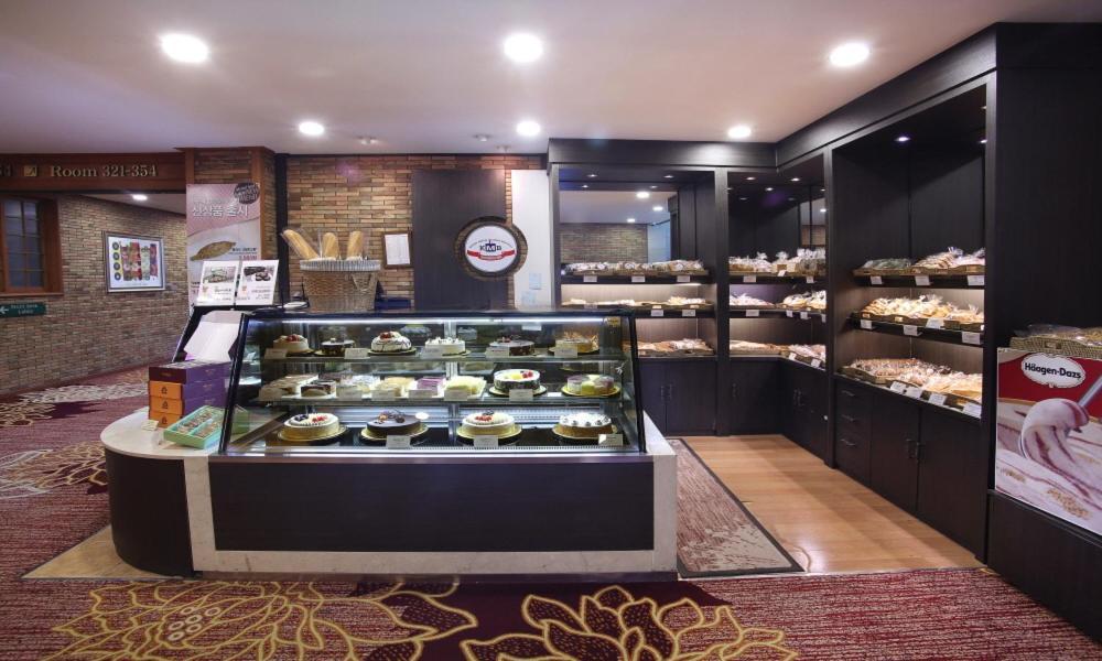 גאוז'ה Admiral Hotel מראה חיצוני תמונה