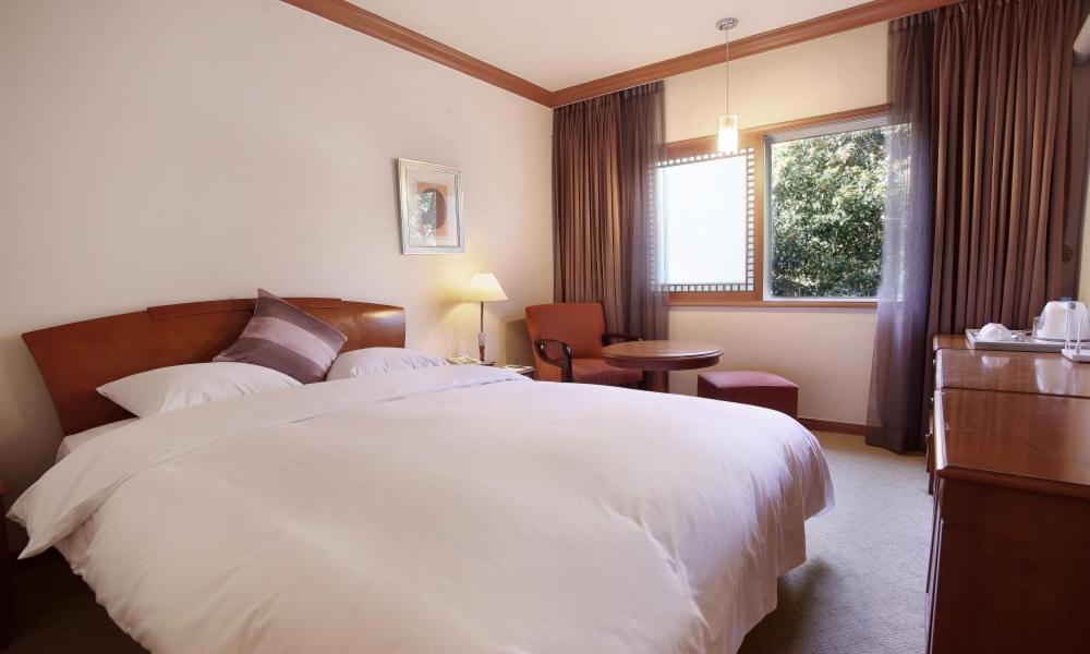 גאוז'ה Admiral Hotel מראה חיצוני תמונה