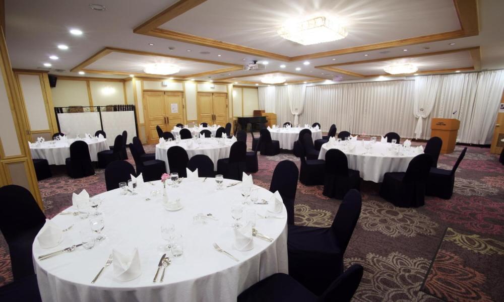 גאוז'ה Admiral Hotel מראה חיצוני תמונה