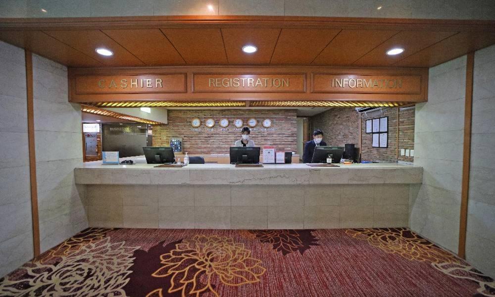 גאוז'ה Admiral Hotel מראה חיצוני תמונה