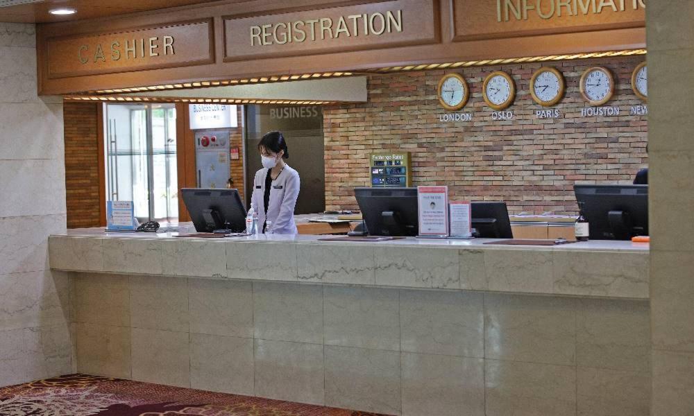 גאוז'ה Admiral Hotel מראה חיצוני תמונה