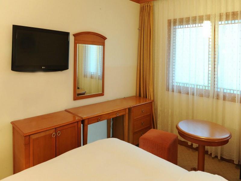 גאוז'ה Admiral Hotel מראה חיצוני תמונה