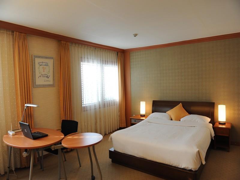 גאוז'ה Admiral Hotel מראה חיצוני תמונה