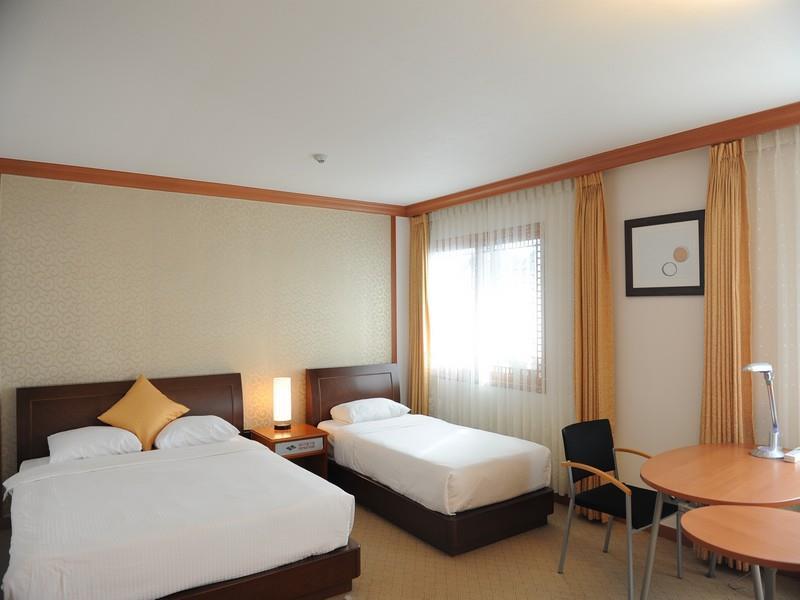 גאוז'ה Admiral Hotel מראה חיצוני תמונה