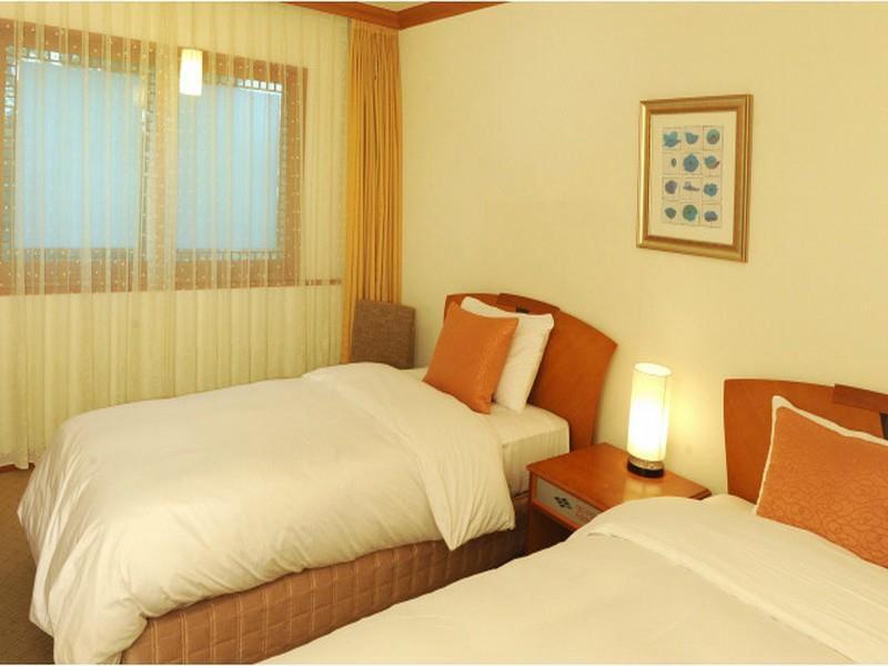 גאוז'ה Admiral Hotel מראה חיצוני תמונה