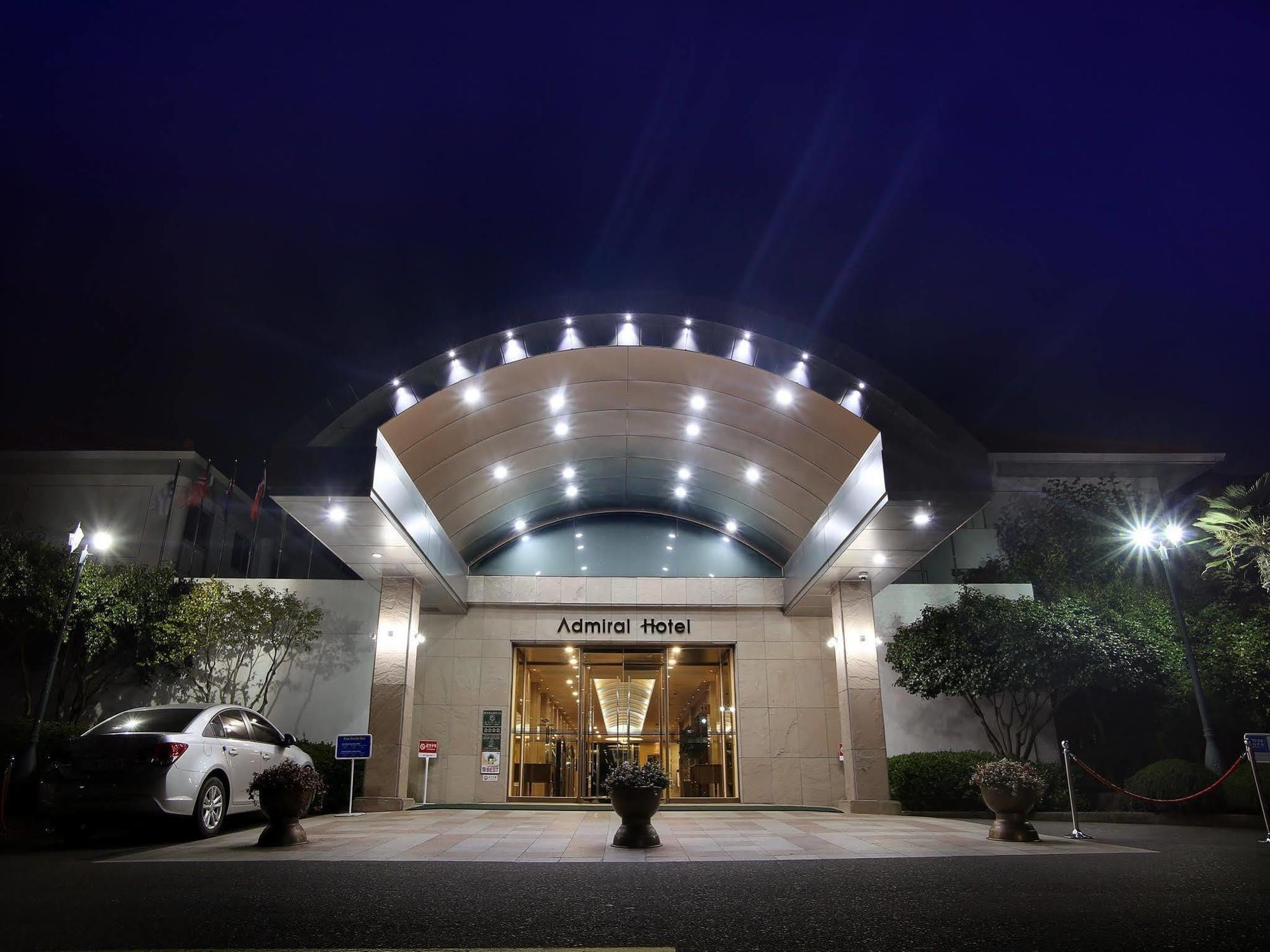 גאוז'ה Admiral Hotel מראה חיצוני תמונה