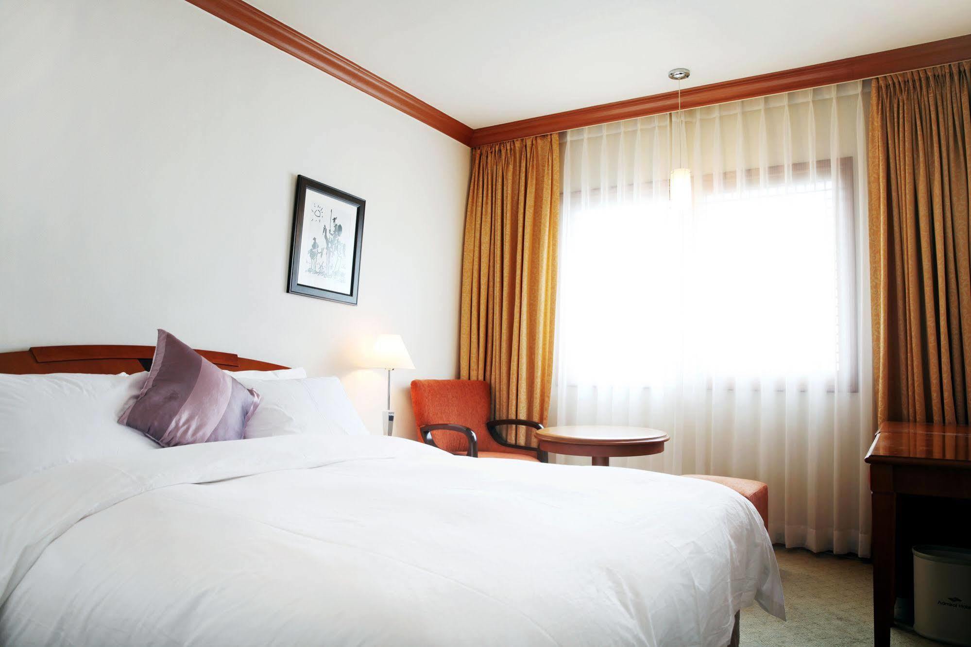 גאוז'ה Admiral Hotel מראה חיצוני תמונה