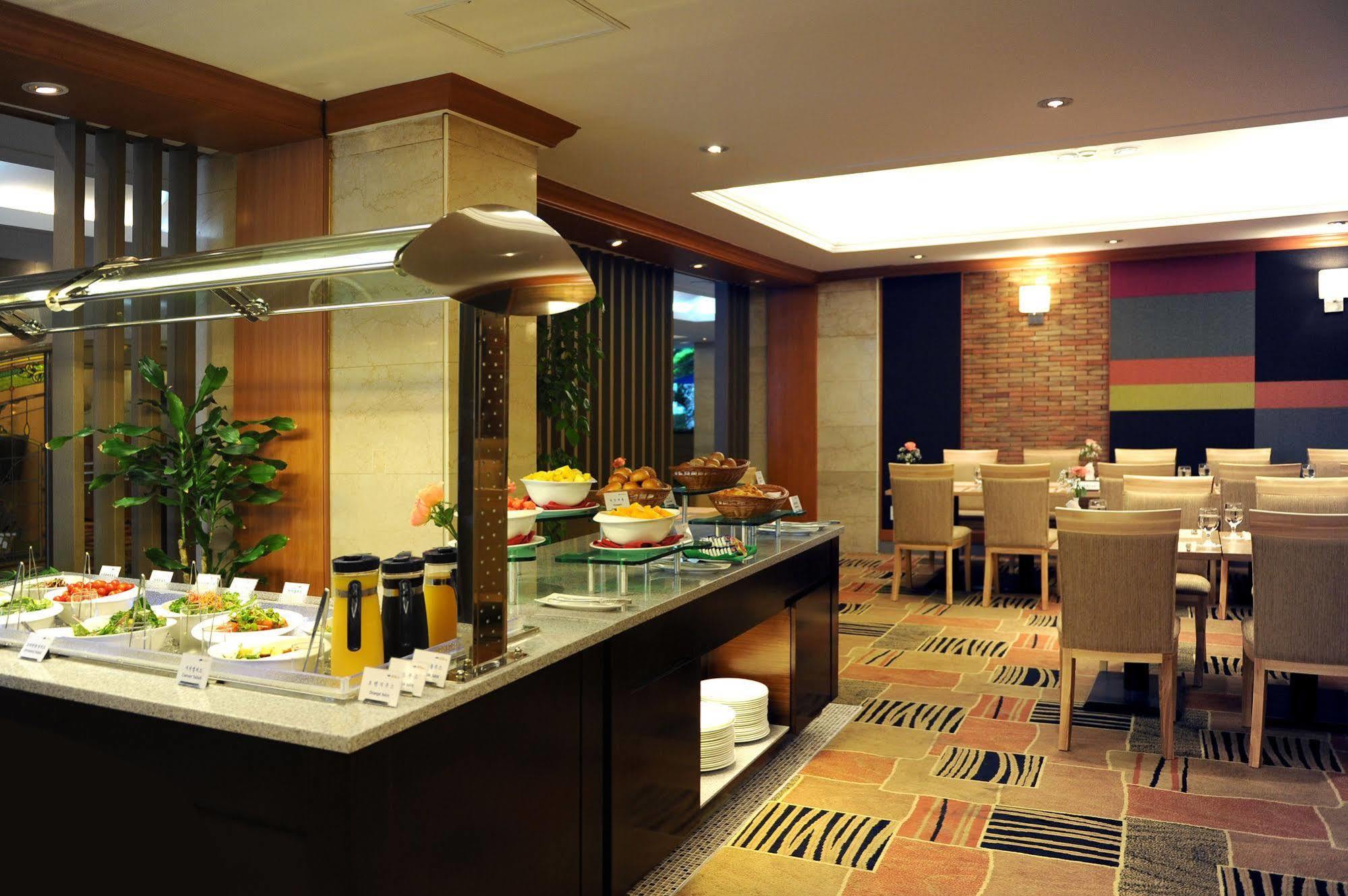 גאוז'ה Admiral Hotel מראה חיצוני תמונה